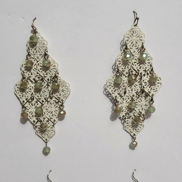 4 pairs of earrings - Picture 2 of 5
